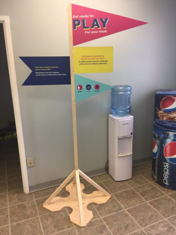 Wayfinding Flagpole – Budget Arrow Flag for Outdoor Events